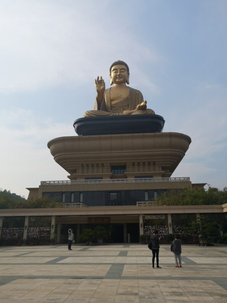 how to get to fo guang shan buddha museum